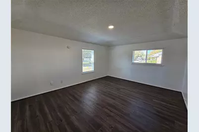 2400 Meadow Creek Drive, Carrollton, TX 75006 - Photo 30