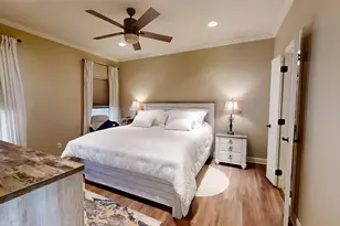 401 E Pearl St, Granbury, TX 76048 - Photo 20