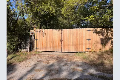 215 N Houston School Road, Lancaster, TX 75146 - Photo 2