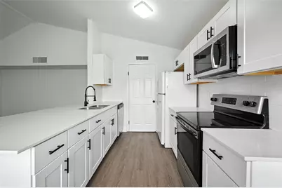 6082 Dooley Drive, The Colony, TX 75056 - Photo 2