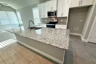 217 Pearl St, Cleburne, TX 76031 - Photo 4