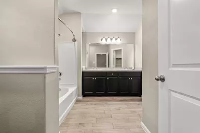 8025 Muddy Creek Drive, Fort Worth, TX 76131 - Photo 18