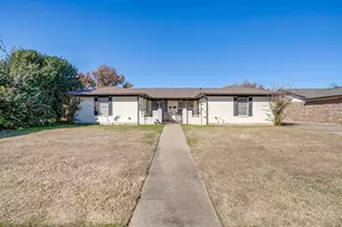 820 Ash St, Burleson, TX 76028 - Photo 2