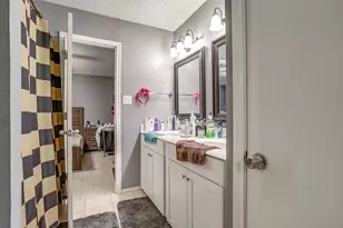 820 Ash St, Burleson, TX 76028 - Photo 8