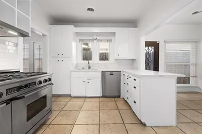 1325 Clover Lane, Fort Worth, TX 76107 - Photo 12