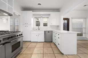 1325 Clover Ln, Fort Worth, TX 76107 - Photo 12