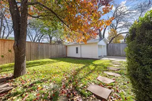 1325 Clover Ln, Fort Worth, TX 76107 - Photo 26