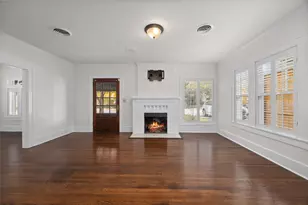 1325 Clover Ln, Fort Worth, TX 76107 - Photo 6