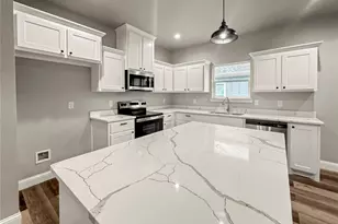 823 Edgar St, Greenville, TX 75401 - Photo 14