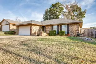 209 Ginger Ln, Euless, TX 76039 - Photo 2