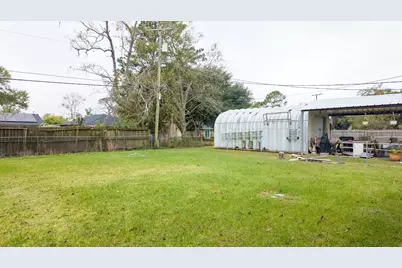 513 Holly Street, Angleton, TX 77515 - Photo 32