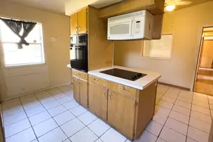 513 Holly St, Angleton, TX 77515 - Photo 16