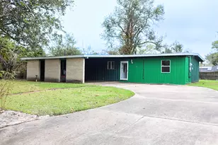 513 Holly St, Angleton, TX 77515 - Photo 2