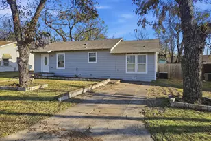 110 Ramsey Ave, Cleburne, TX 76031 - Photo 2