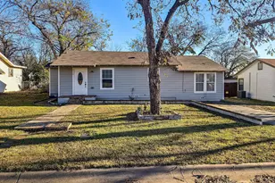 110 Ramsey Ave, Cleburne, TX 76031 - Photo 4
