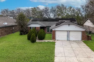 321 Iberis Dr, Arlington, TX 76018 - Photo 2