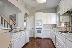 820 Flagstone Dr, Burleson, TX 76028 - Photo 8