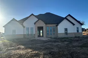 201 Stuart St, Paradise, TX 76073 - Photo 2