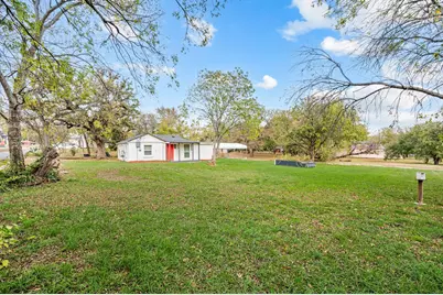 705 Moseley Street, Lake Dallas, TX 75065 - Photo 2