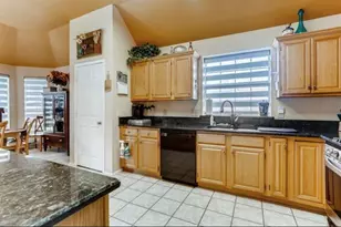 1924 Sunset Path, Lewisville, TX 75067 - Photo 10