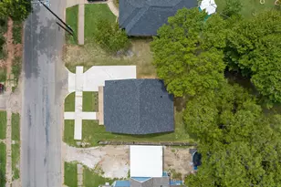 412 S Montgomery St, Sherman, TX 75090 - Photo 2