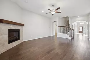 824 San Madrid Trl, Fort Worth, TX 76052 - Photo 4