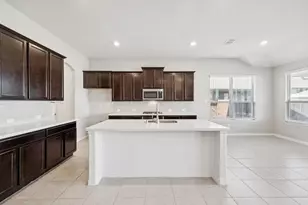 824 San Madrid Trl, Fort Worth, TX 76052 - Photo 2