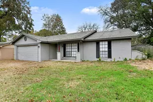 2705 Warren Ln, Fort Worth, TX 76112 - Photo 2