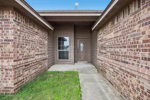 118 Kenya Ct, Springtown, TX 76082 - Photo 4