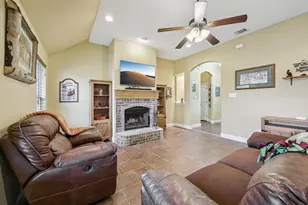 118 Kenya Ct, Springtown, TX 76082 - Photo 8