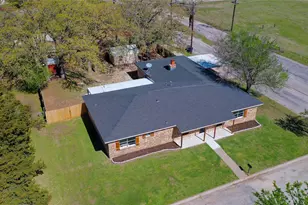 1210 Miller St, Bowie, TX 76230 - Photo 28