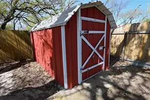 1210 Miller St, Bowie, TX 76230 - Photo 26