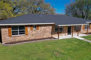 1210 Miller St, Bowie, TX 76230 - Photo 1