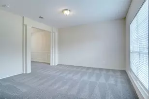 105 N Laurel Springs Dr, DeSoto, TX 75115 - Photo 2