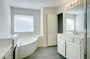 105 N Laurel Springs Dr, DeSoto, TX 75115 - Photo 12
