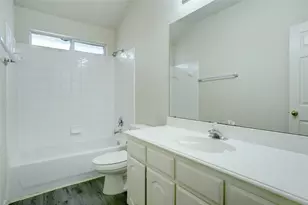 105 N Laurel Springs Dr, DeSoto, TX 75115 - Photo 16