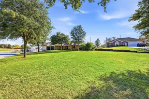 5240 Hill Ridge Dr, Fort Worth, TX 76135 - Photo 4