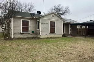 523 Richardson St, Jacksboro, TX 76458 - Photo 2