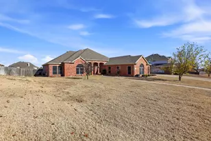 1524 Desert Hills Dr, Fort Worth, TX 76052 - Photo 2