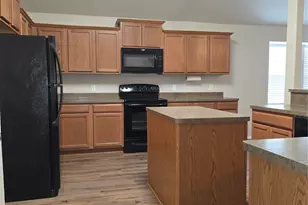 1600 Wickham Dr, Burleson, TX 76028 - Photo 4