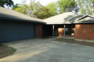 724 N Elm St, Lancaster, TX 75146 - Photo 1