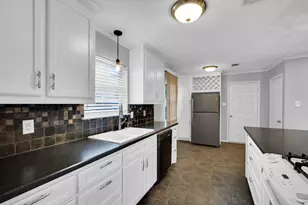 202 Vanderbilt Ln, Waxahachie, TX 75165 - Photo 12