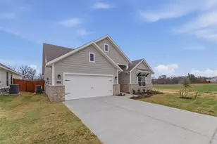 1253 Sabine River Ln, Springtown, TX 76082 - Photo 2