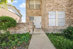 525 Towne House Ln, Richardson, TX 75081 - Photo 2