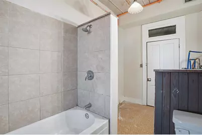 421 E Henderson Street, Cleburne, TX 76031 - Photo 14