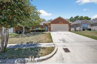 4717 Barnhill Lane, Fort Worth, TX 76135 - Photo 2