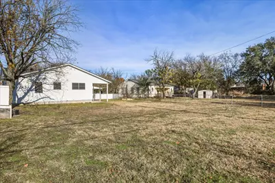 209 Kessler Drive, Granbury, TX 76048 - Photo 22