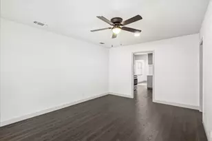 209 Kessler Dr, Granbury, TX 76048 - Photo 4