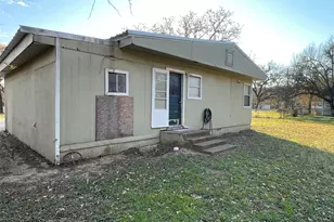 300 NW 13th St, Mineral Wells, TX 76067 - Photo 4