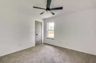 402 Country Meadow Dr, Mansfield, TX 76063 - Photo 8